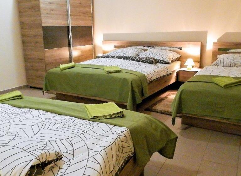 בית מלון כפרי Bartók Tér Panzió