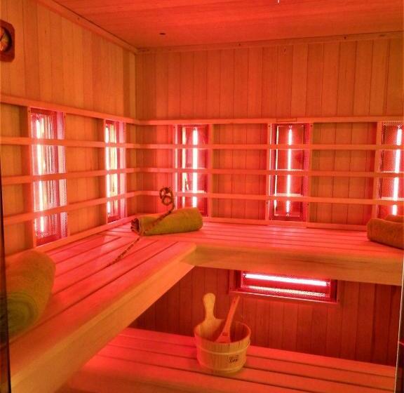 בית מלון כפרי Bartók Tér Panzió