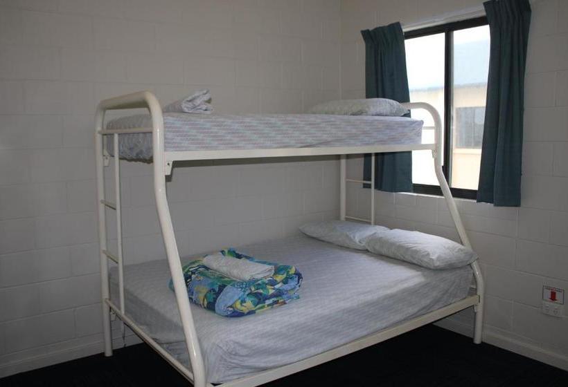 בית מלון כפרי Ningaloo Club Backpackers