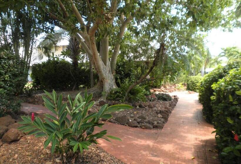 בית מלון כפרי Broome Beach Resort   Cable Beach, Broome