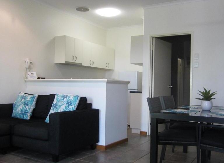 בית מלון כפרי Broome Beach Resort   Cable Beach, Broome