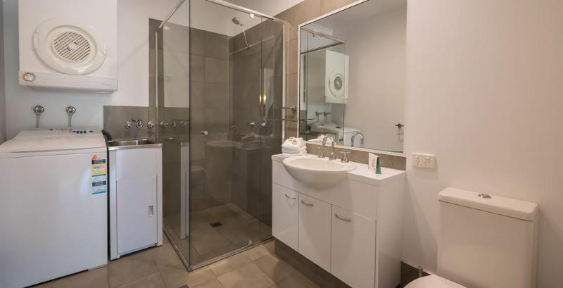 Отель Byron Quarter Apartments