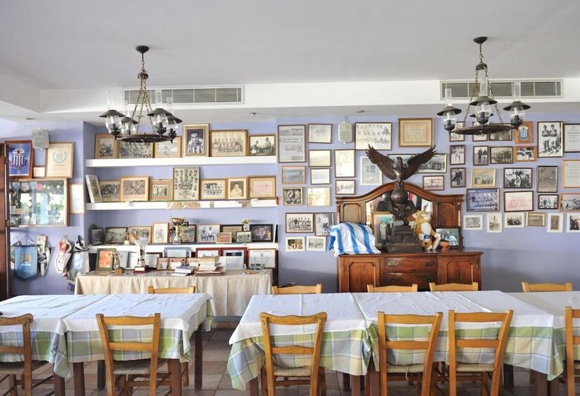 酒店 Captain Karas Holidays Apartments