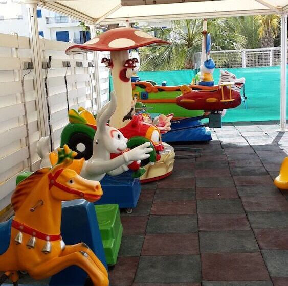 酒店 Captain Karas Holidays Apartments