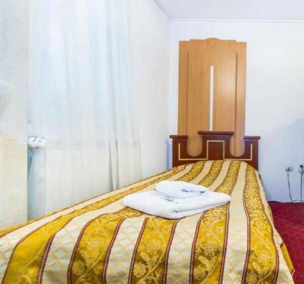 هتل Carpati Imparatul Romanilor