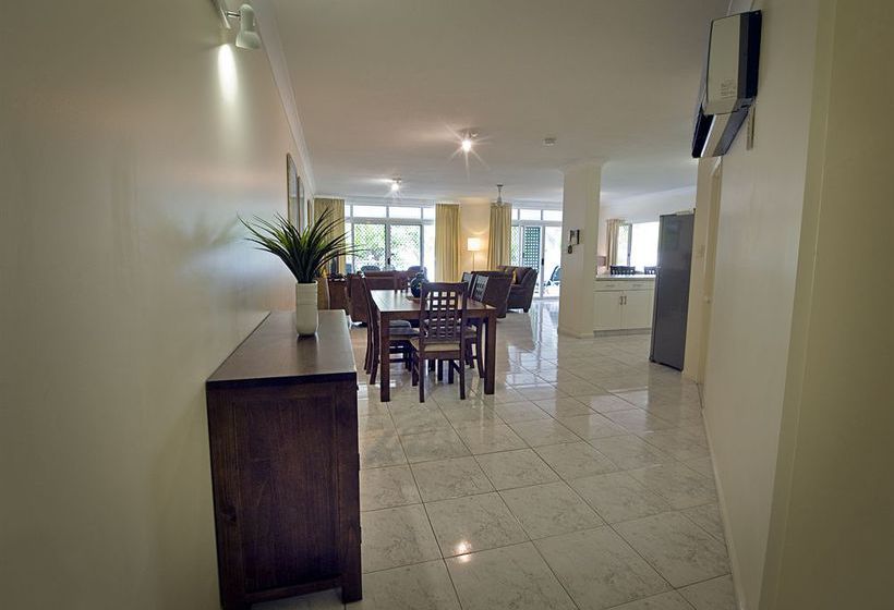 ホテル Costa Royale Trinity Beach