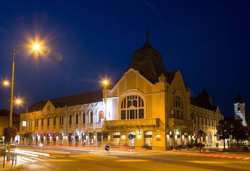 فندق Queen Elizabeth Superior