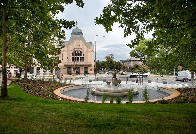 فندق Queen Elizabeth Superior