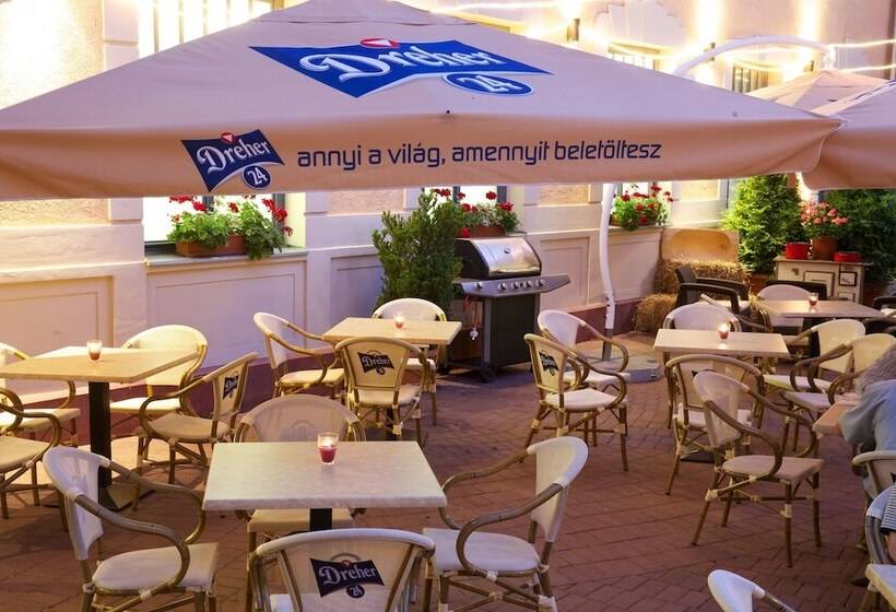 فندق Queen Elizabeth Superior