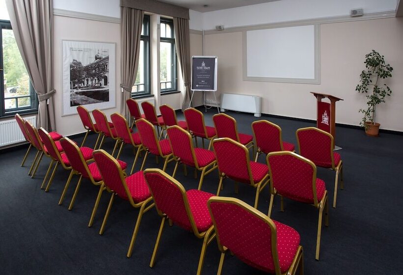 فندق Queen Elizabeth Superior