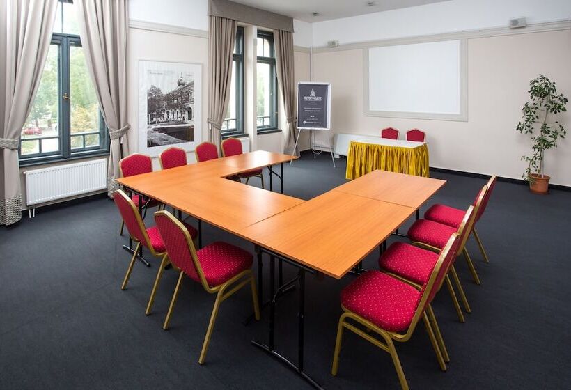 فندق Queen Elizabeth Superior