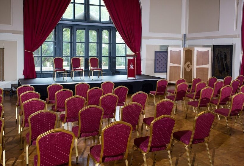 فندق Queen Elizabeth Superior