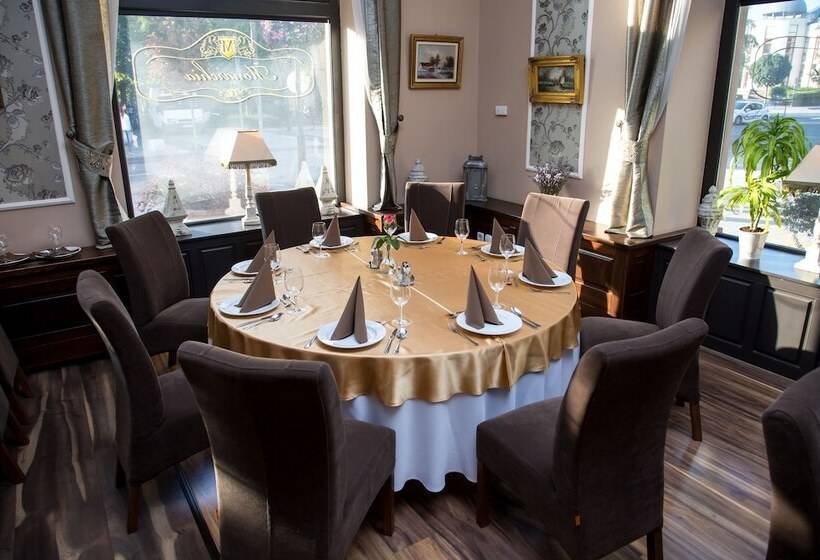 فندق Queen Elizabeth Superior