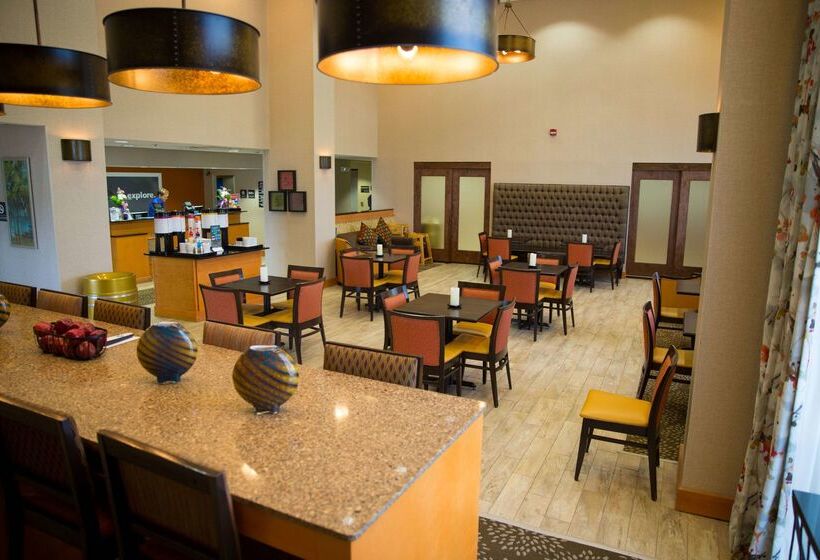 فندق Hampton Inn & Suites Grenada