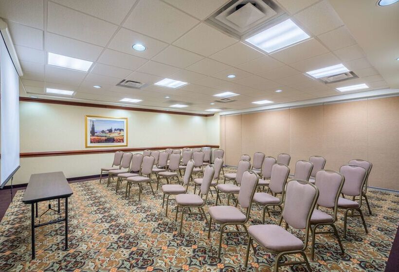 Отель Hampton Inn Middletown