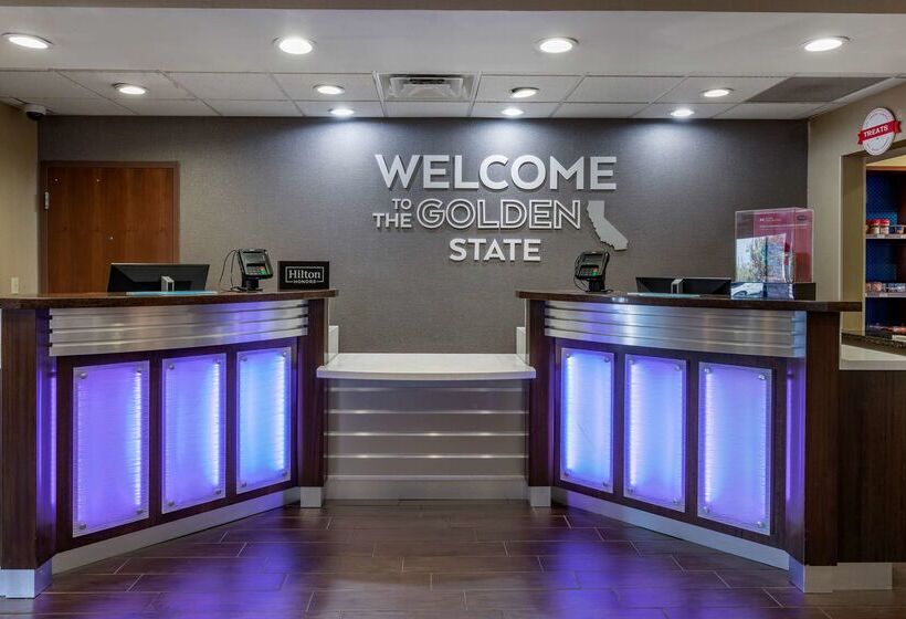 בית מלון כפרי Hampton Inn Norcocoronaeastvale