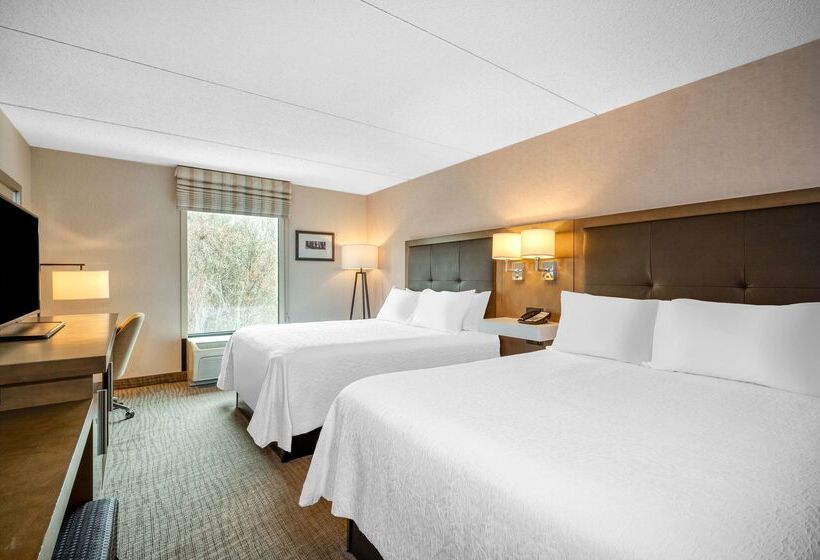 فندق Hampton Inn Raynhamtaunton