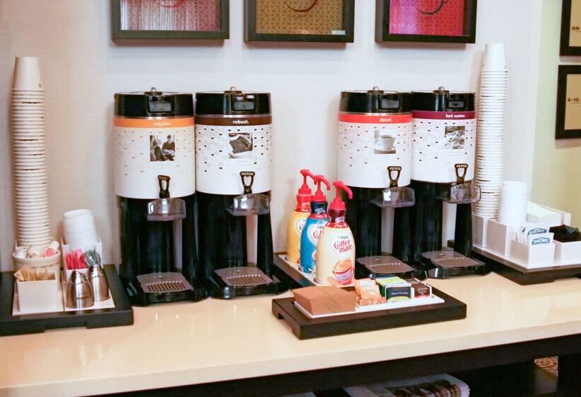 فندق Hampton Inn Raynhamtaunton