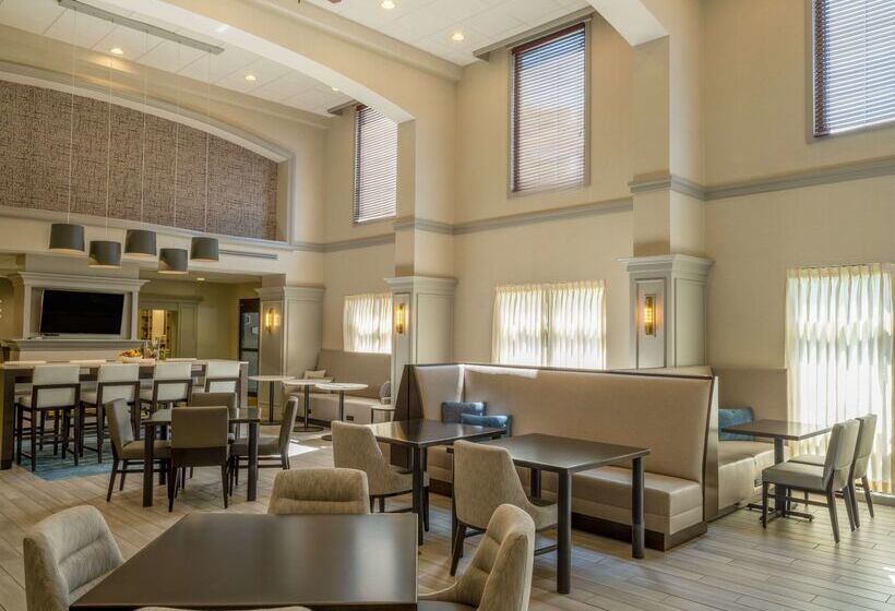 فندق Hampton Inn Raynhamtaunton