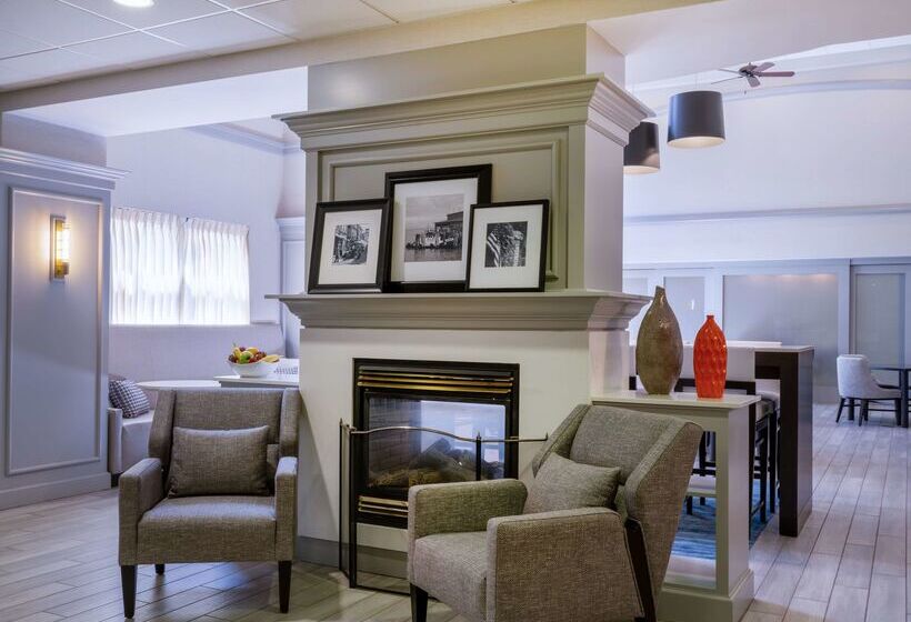 فندق Hampton Inn Raynhamtaunton