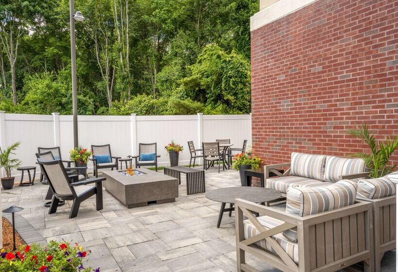 فندق Hampton Inn Raynhamtaunton