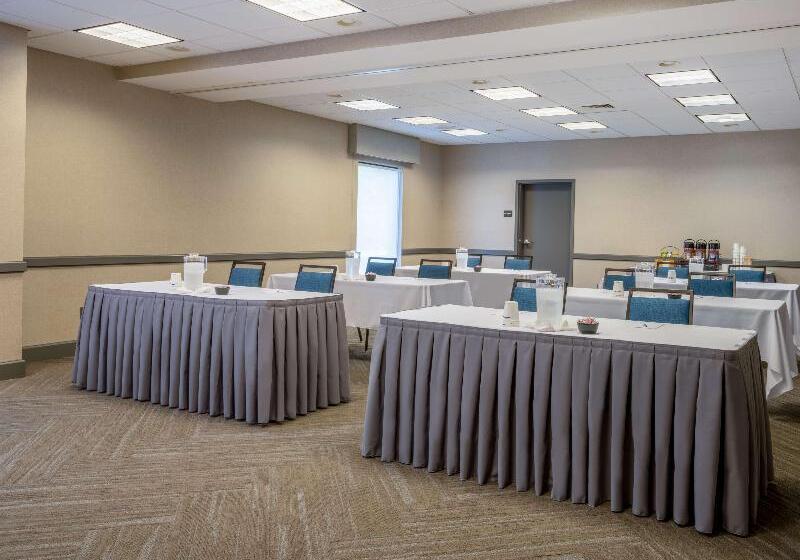 فندق Hampton Inn Raynhamtaunton