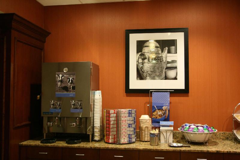 فندق Hampton Inn Raynhamtaunton