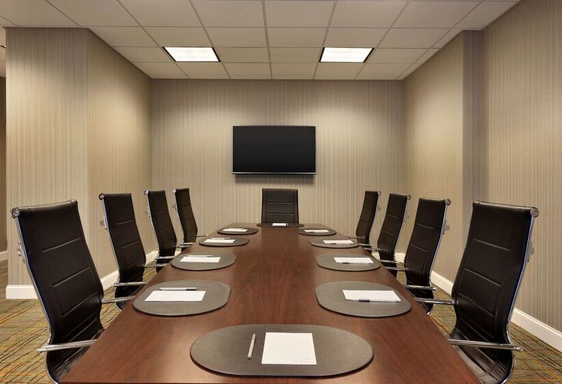 فندق Hampton Inn & Suites Largo