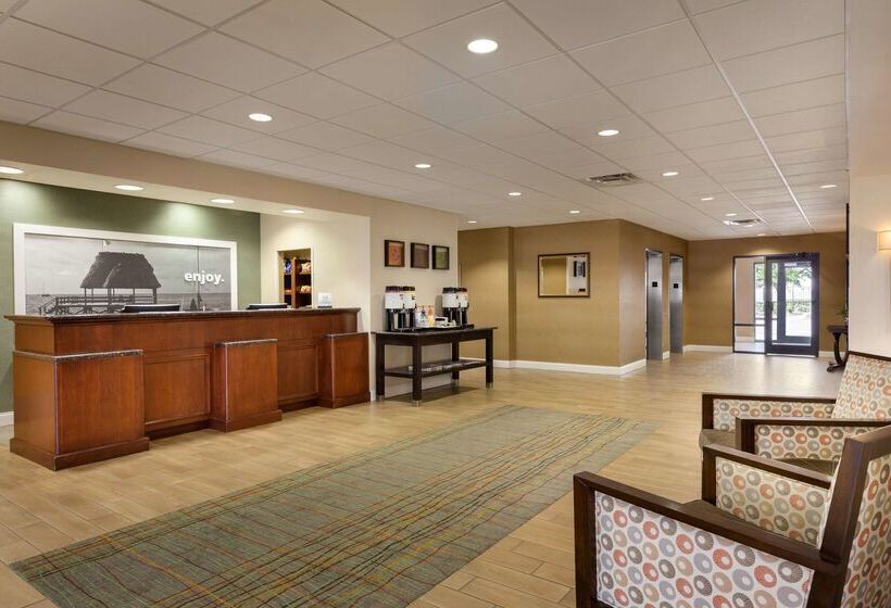 فندق Hampton Inn & Suites Largo