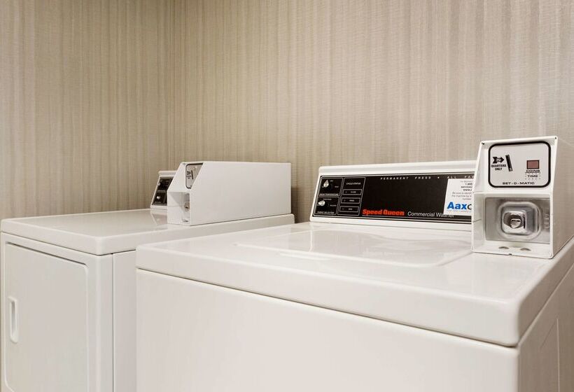 فندق Hampton Inn & Suites Largo