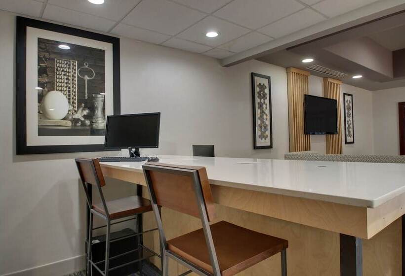 Holiday Inn Express Hotel & Suites Middleboro Raynham, An Ihg