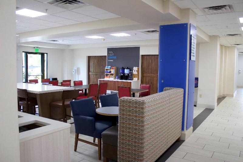 ホテル Holiday Inn Express & Suites Wilson Downtown, An Ihg