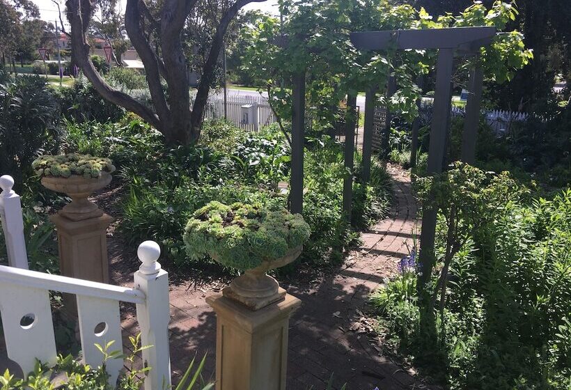 Отель Holmwood Guesthouse