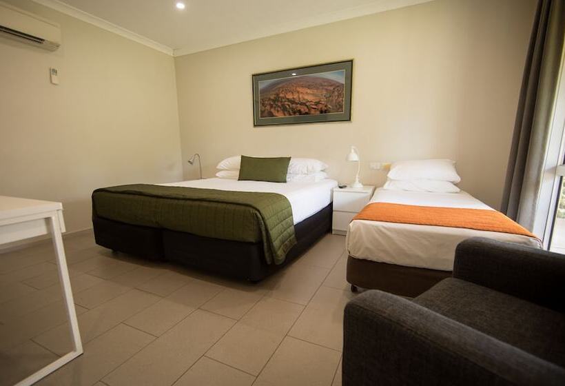 هتل Lily Lagoon Resort