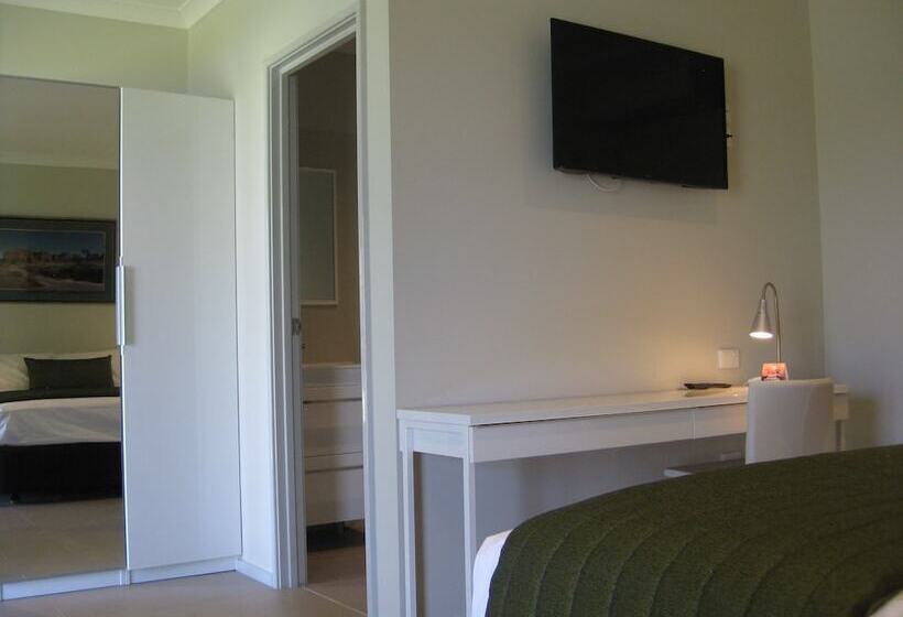 هتل Lily Lagoon Resort