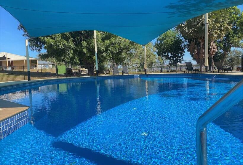 هتل Lily Lagoon Resort