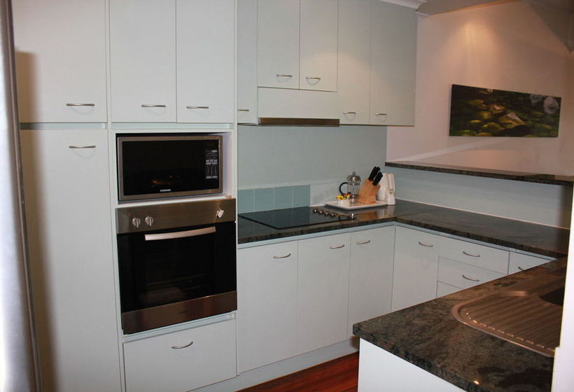 هتل Beaches Holiday Apartments   Official Onsite Reception & Check In