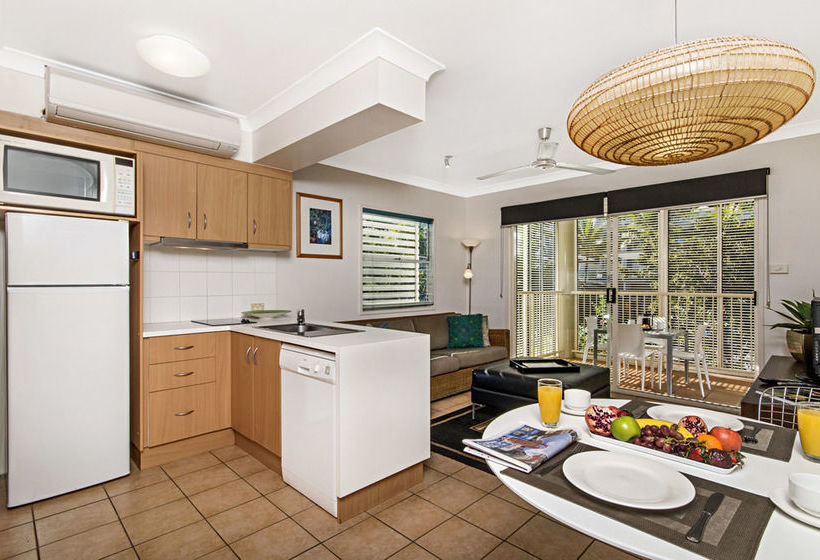 فندق Port Douglas Apartments   Adults Only Oasis