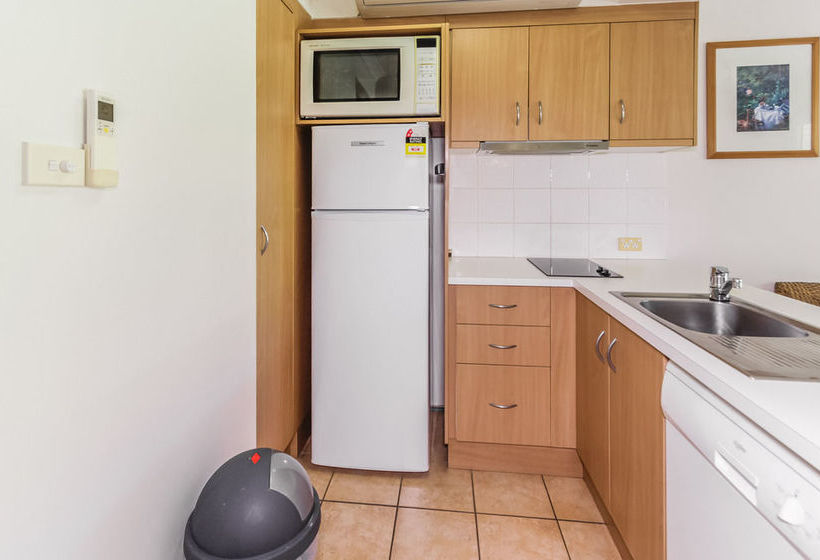 فندق Port Douglas Apartments   Adults Only Oasis