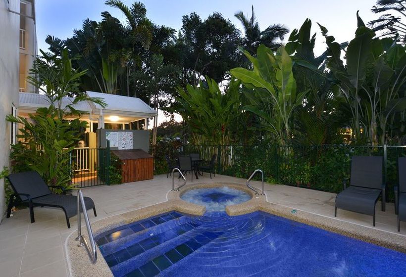 هتل Port Douglas Apartments   Adults Only Oasis