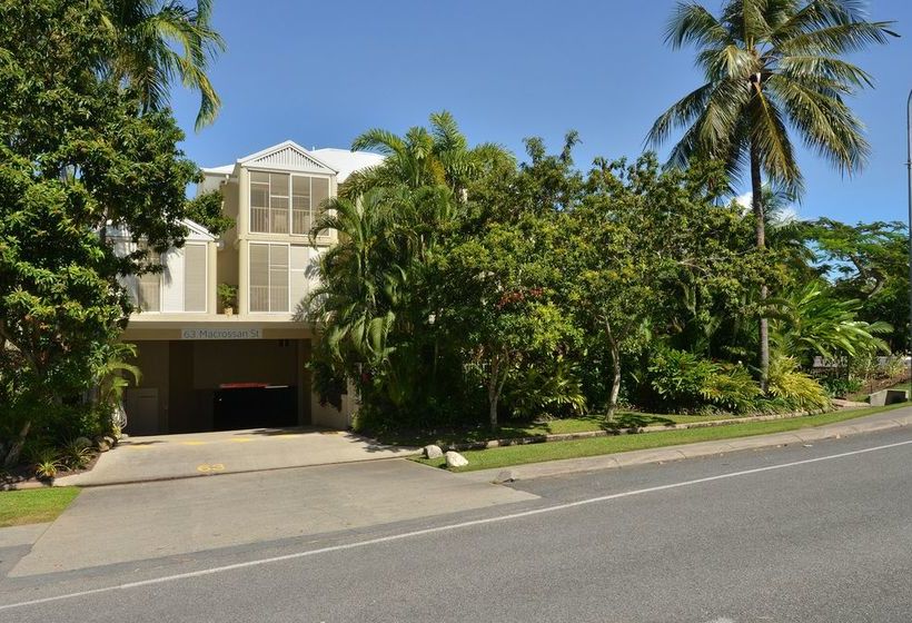 هتل Port Douglas Apartments   Adults Only Oasis