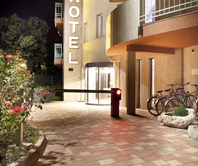 酒店 Makar Sport & Wellness