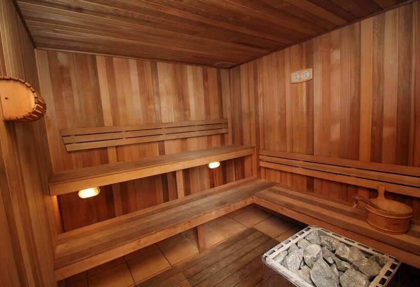 هتل Marcoola Beach Resort