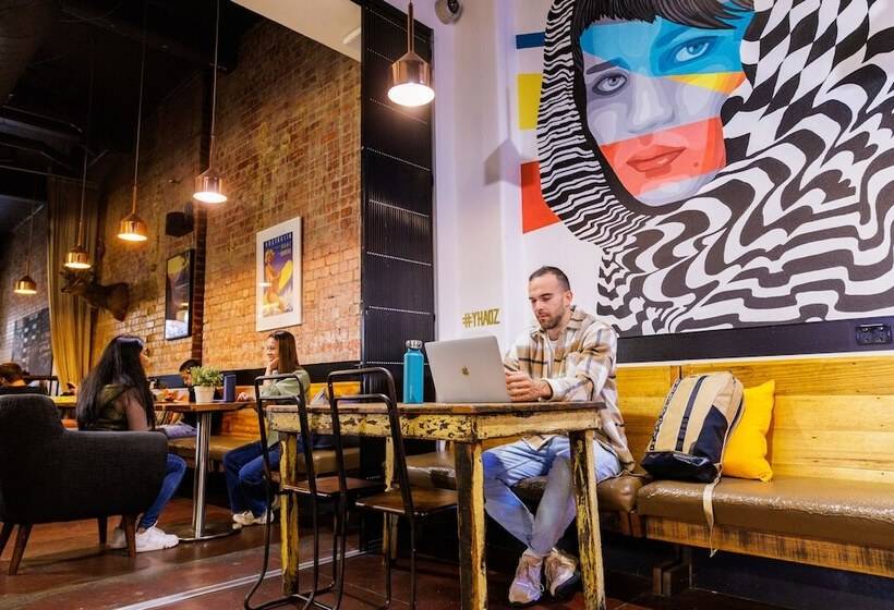 Отель Yha Melbourne Central