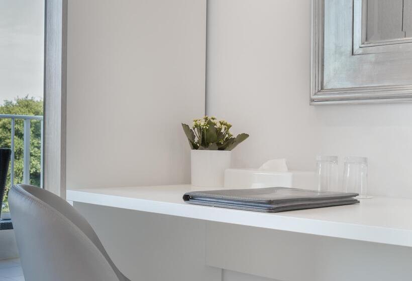 Plaza Regency Hotels