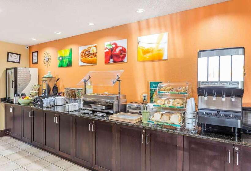 ホテル Quality Inn Warsaw I40
