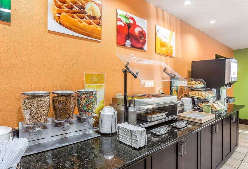 ホテル Quality Inn Warsaw I40