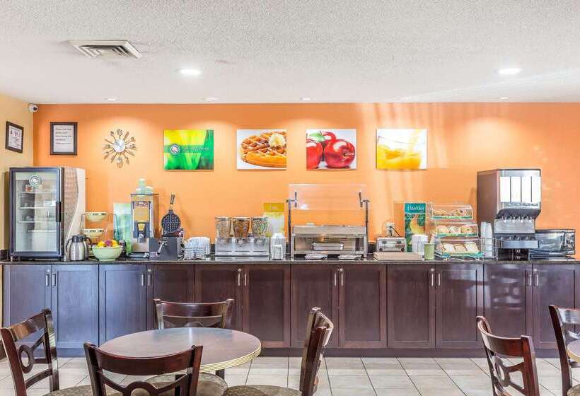 ホテル Quality Inn Warsaw I40
