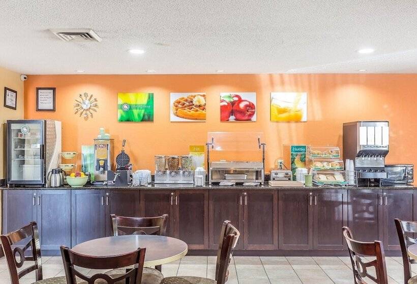 ホテル Quality Inn Warsaw I40