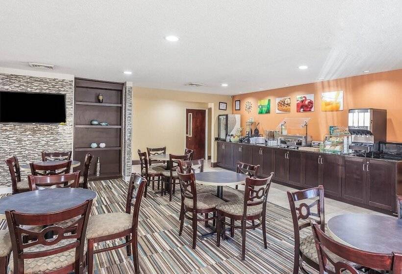 ホテル Quality Inn Warsaw I40